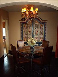 Lovely 1 BR, 1 BA Home With Private Courtyard in Los Angeles, CA (Photo 2 of 5)