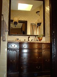 Lovely 1 BR, 1 BA Home With Private Courtyard in Los Angeles, CA (Photo 3 of 5)