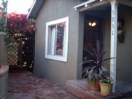 Lovely 1 BR, 1 BA Home With Private Courtyard in Los Angeles, CA (Photo 4 of 5)