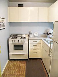 1 BR, 1 BA Apartment On 8th Floor In Beautiful Hyde Park in Chicago, IL (Photo 4 of 6)