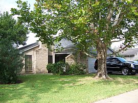 Cozy 3 Bedroom Home with New Carpet and New Appliances in Houston, TX