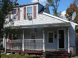 3 BR, 1 BA House, Huge Front Yard, Walking Distance To NYC Bus in East Brunswick, NJ