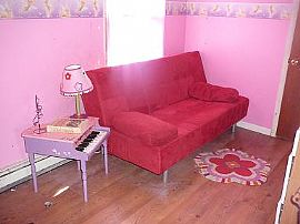 3 BR, 1 BA House, Huge Front Yard, Walking Distance To NYC Bus in East Brunswick, NJ (Photo 2 of 6)