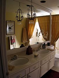 Large Room For Rent in Woodland Hills - $750 in Woodland Hills, CA (Photo 3 of 6)