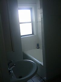 Small 1 BR, 1 BA Apartment in Chicago, IL (Photo 3 of 6)