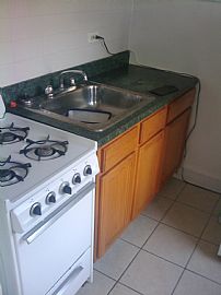 Small 1 BR, 1 BA Apartment in Chicago, IL (Photo 5 of 6)