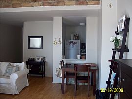 Fabulous Old Town 1 BR, 1 BA Apartment, Utilities Included in Chicago, IL