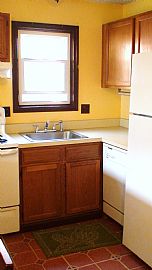 Gorgeous 3 BR, 1 BA Condo Updates, Hardwood Floors Included in Jewett City, CT (Photo 4 of 6)