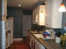 Adorable 3 BR, 1 BA House For Rent in Wilmington, DE (Photo 2 of 4)
