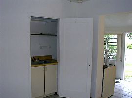SPACIOUS 1 BR, 1 BA STUDIO IN TRIPLEX HOUSE in Hollywood, FL (Photo 2 of 3)