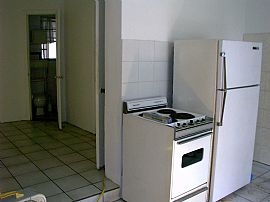 SPACIOUS 1 BR, 1 BA STUDIO IN TRIPLEX HOUSE in Hollywood, FL (Photo 3 of 3)