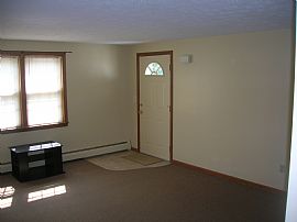 Quiet 2 Br, 1 Ba Condo in Excellent Location  in Saco, ME (Photo 4 of 5)
