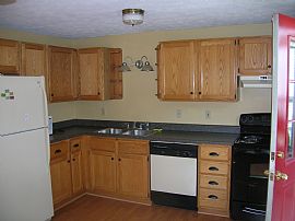 Quiet 2 Br, 1 Ba Condo in Excellent Location  in Saco, ME (Photo 5 of 5)