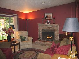 Nice & Cozy Home in Hillsboro, OR (Photo 2 of 3)