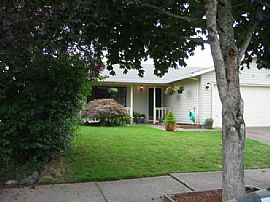 Nice & Cozy Home in Hillsboro, OR (Photo 3 of 3)
