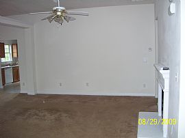Roomy 4 BR, 2 BA In Quiet Neighborhood in Union City, GA (Photo 3 of 6)