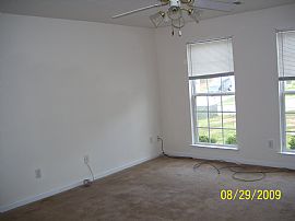 Roomy 4 BR, 2 BA In Quiet Neighborhood in Union City, GA (Photo 5 of 6)