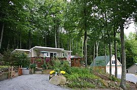 Beautiful 2 BR, 1 BA Lake View House  With Garage in South Sutton, NH