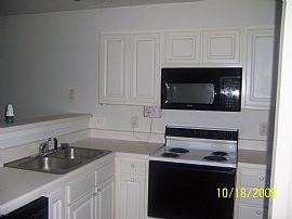 Serene 2 BR, 2 BA Townhome With Southern Charm  in Clayton, NC (Photo 3 of 4)