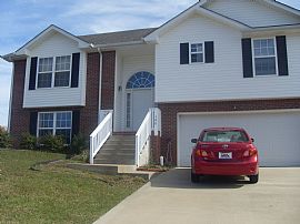 Quiet 3 BR, 3 BA House Close To Ft. Campbell And Everything in Clarksville, TN
