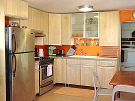 Modern 2 BR, 2 BA Bungalow With Fenced Yard in Los Angeles, CA (Photo 3 of 6)