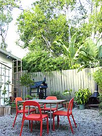 Modern 2 BR, 2 BA Bungalow With Fenced Yard in Los Angeles, CA (Photo 6 of 6)