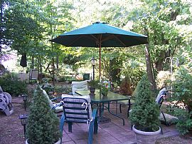 Live Large For Less In This Quiet 2 BR, 1.5 BA Townhome in Louisville, KY