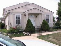 Superb 2 BR, 1 BA Ranch Style Condo! With Lawn Service in Novi, MI