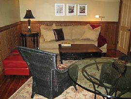 Historic Downtown 1 BR, 1 BA Suite Fully Furnished W/Mtn Views in Asheville, NC (Photo 2 of 8)