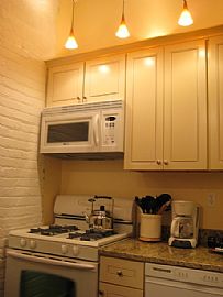 Historic Downtown 1 BR, 1 BA Suite Fully Furnished W/Mtn Views in Asheville, NC (Photo 5 of 8)