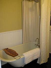 Historic Downtown 1 BR, 1 BA Suite Fully Furnished W/Mtn Views in Asheville, NC (Photo 8 of 8)