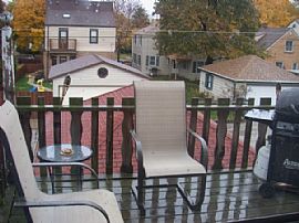 Gorgeous 2 BR, 1 BA Apartment With Wood Burning Fireplace in Milwaukee, WI (Photo 2 of 6)