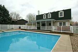 Beautiful Large 4 BR, 4 BA Home With Built Ins In The Garage in Indianola, IA