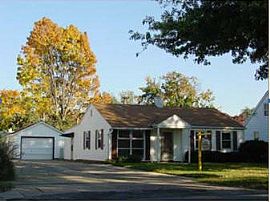 Great 4 BR, 1.5 BA House Within Walking Distance Of Notre Dame in South Bend, IN