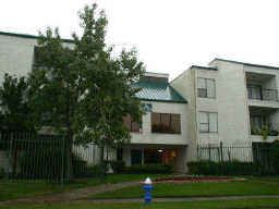 Pristine 1 BR, 1BA Condo In Gated Community Near Reliant Stadium in Houston, TX (Photo 2 of 4)