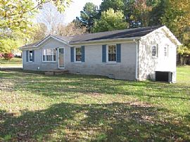 VERY CLEAN 3 BR, 1 BA BRICK HOME WITH HARDWOOD FLOORS in Minor Hill, TN (Photo 3 of 8)