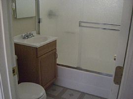 Nicely Remodeled 1 BR, 1 BA Duplex For Rent With Gardener in Los Angeles, CA (Photo 5 of 6)