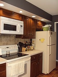 Fantastic 2 BR, 1 BA Condo In Gated Community in Norwalk, CT (Photo 3 of 8)