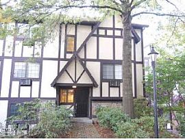 Fantastic 2 BR, 1 BA Condo In Gated Community in Norwalk, CT (Photo 5 of 8)