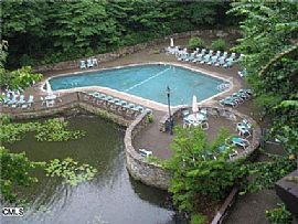 Fantastic 2 BR, 1 BA Condo In Gated Community in Norwalk, CT (Photo 6 of 8)