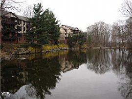 Fantastic 2 BR, 1 BA Condo In Gated Community in Norwalk, CT (Photo 8 of 8)