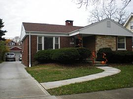 Beautiful 3 Br, 2 Ba Single Family Home with Garage and Yard  in Westchester, IL