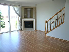 Nice 2 BR, 2 BA, 2 Story Townhome, $1130 in Naperville, IL (Photo 2 of 8)
