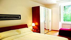 Fully Renewed 1 BR, 1 BA Apartment With Warm Atmosphere in New York, NY (Photo 3 of 6)