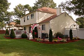 Magnificent And Cozy 3 BR, 2.5 BA Home With Huge Chandelier! in Middle Island, NY (Photo 4 of 6)