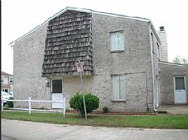 Spacious 3 BR, 2.5 BA Townhouse In Kempsville Area in Virginia Beach, VA