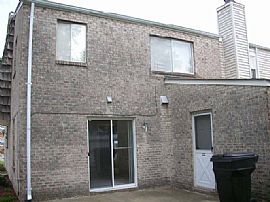 Spacious 3 BR, 2.5 BA Townhouse In Kempsville Area in Virginia Beach, VA (Photo 2 of 2)