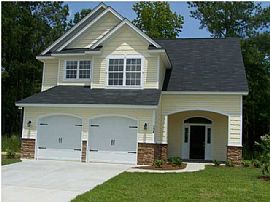 Spacious 3 BR, 2.5 BA, 1500 sq. ft. Home Ready To Move In  in Moncks Corner, SC