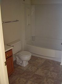 Large 3 BR, 2 BA Townhouse With Deck For Grilling in Abingdon, MD (Photo 4 of 7)