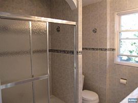 Beautiful 2 BR, 1.5 BA Colonial Style House. No Broker’s Fees in Teaneck, NJ (Photo 5 of 9)